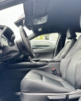 Lexus UX cena 147900 przebieg: 33163, rok produkcji 2021 z Brzeziny małe 466